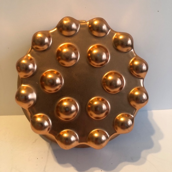Vintage copper 4 cup Mirro jello mold, ruffled edges and dimples on the top. - Picture 2 of 5